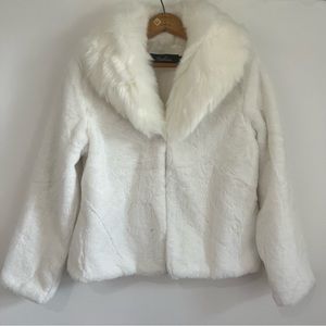 Js House Bridal Faux Fur Fashion Wrap Jacket Sz L NIP White